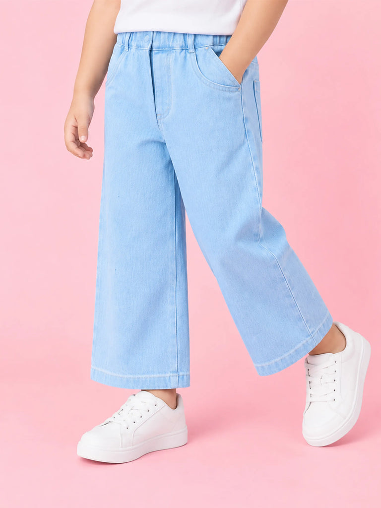 Unisex Denim Jeans – Light Blue Wide-Leg Jeans with Pockets
